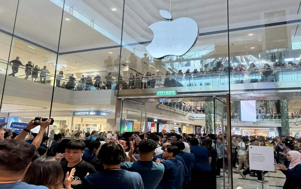 Apple Store Opening