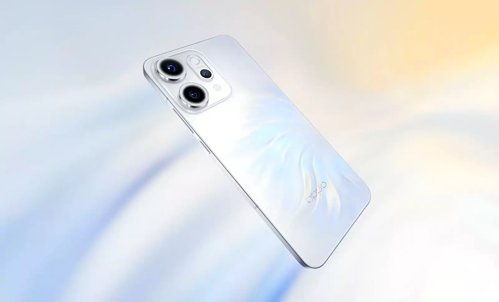 सफेद रंग का OPPO Reno14 Pro 5G स्मार्टफोन, पीछे से चमकते हुए